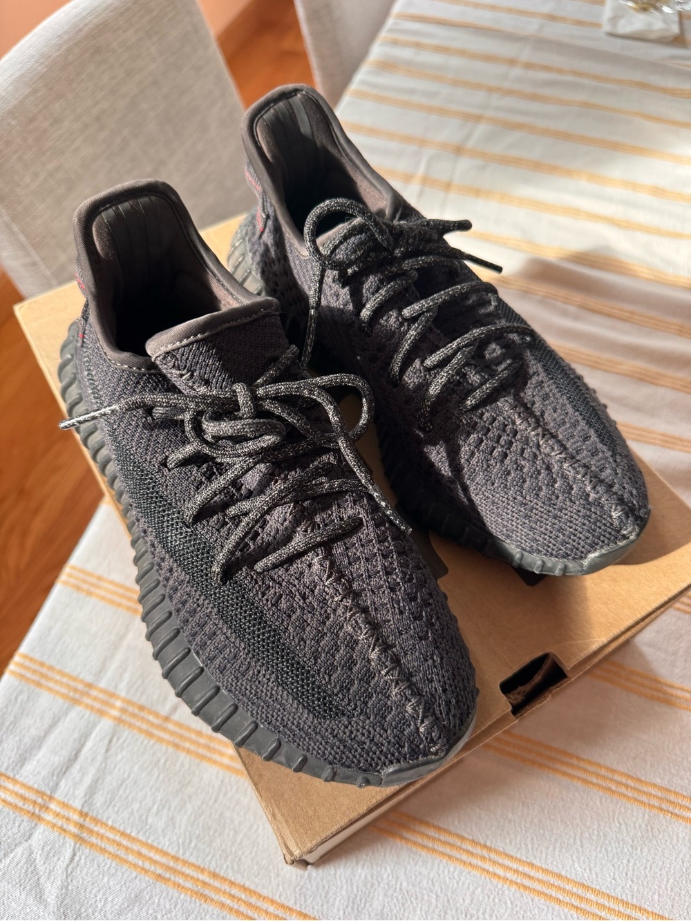 Adidas Yeezy Boost 350 V2 Box Included